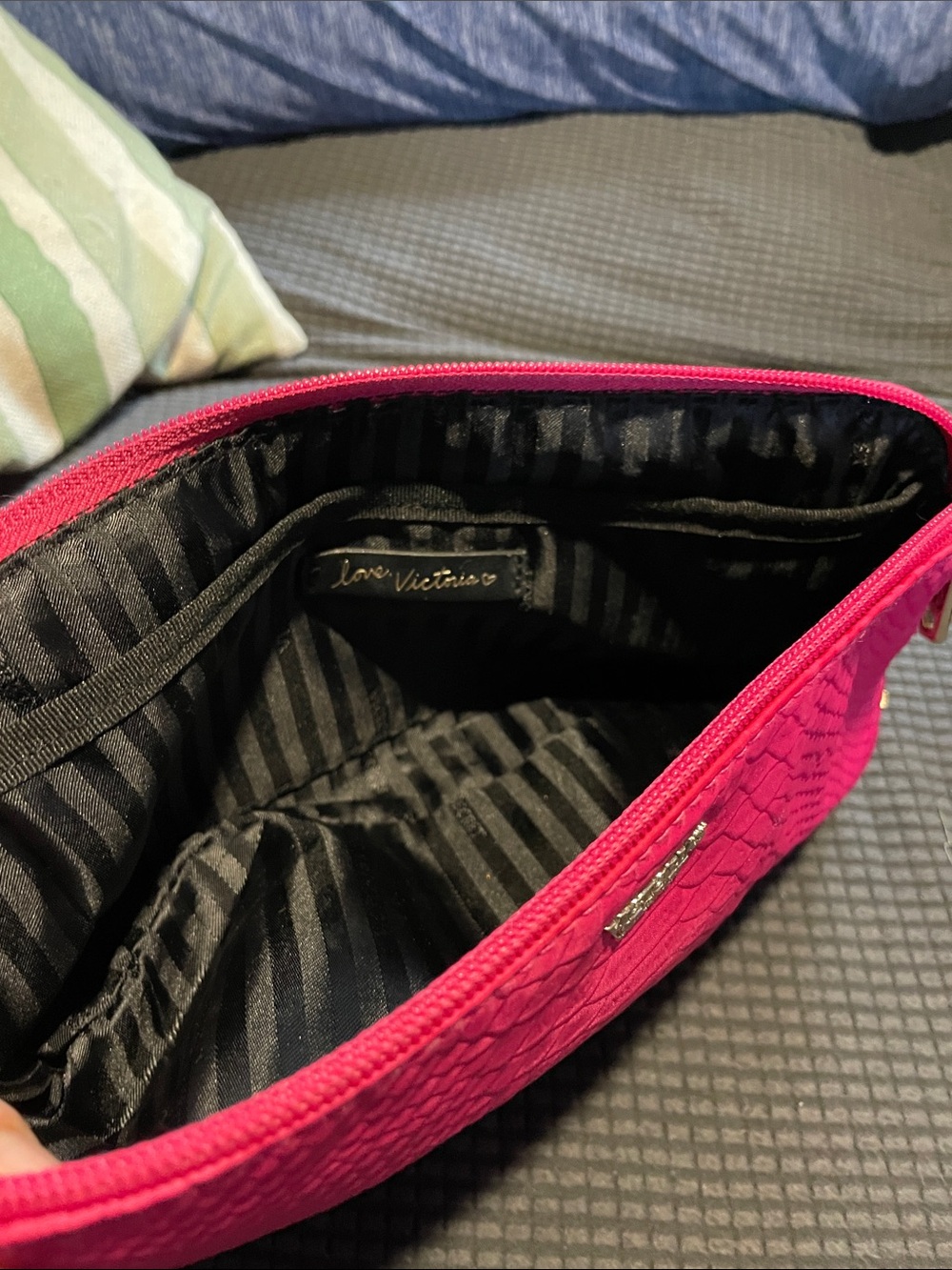 Victoria's Secret Pink Crocodile Inspired Cosmetic Hair Product Travel Bag Case - Picture 5 of 7